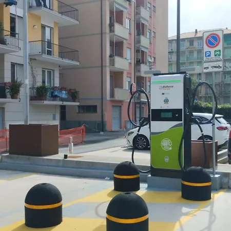 Great Moderno Comodo A Centro E Spiagge דירה קיאברי